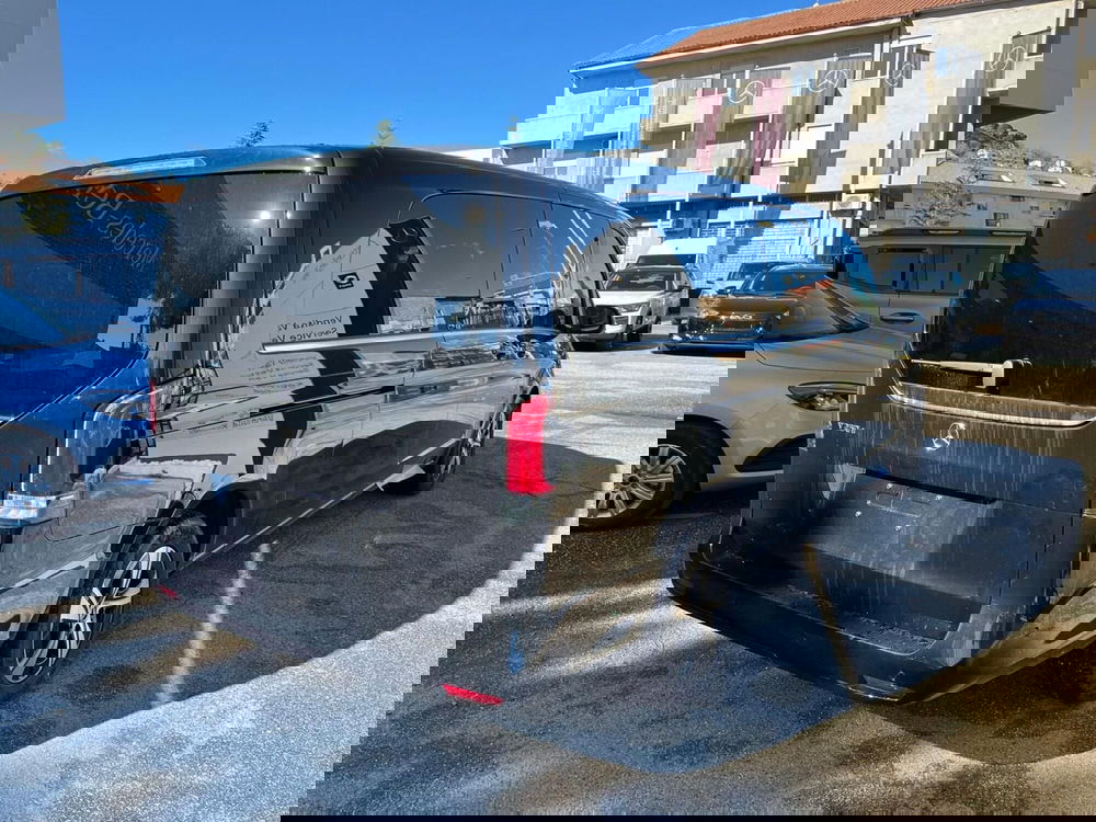 Mercedes-Benz Classe V nuova a Pescara (11)