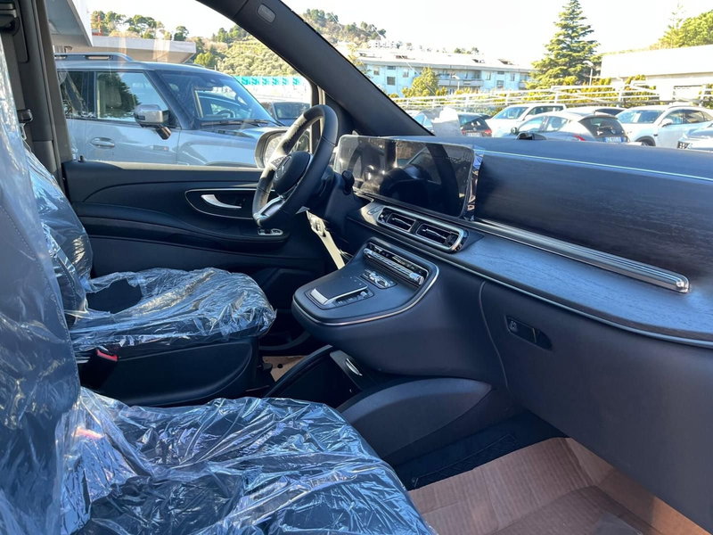 Mercedes-Benz Classe V nuova a Pescara (13)