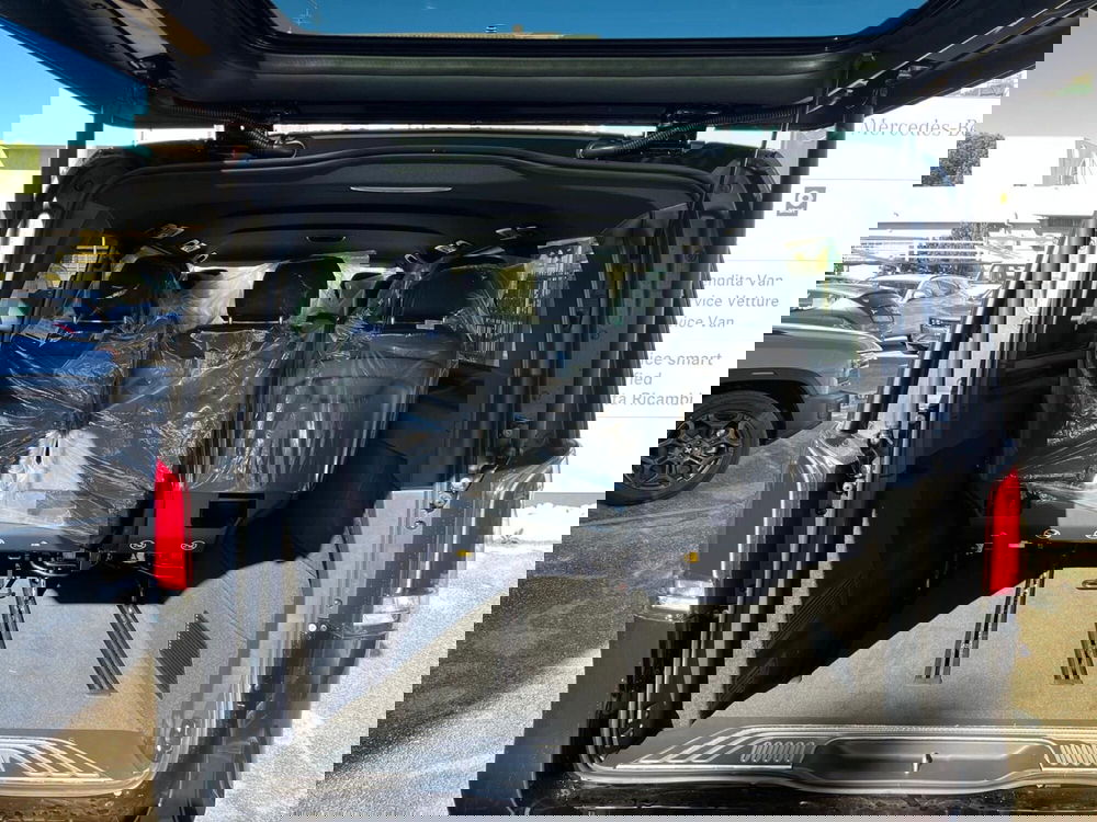 Mercedes-Benz Classe V nuova a Pescara (7)