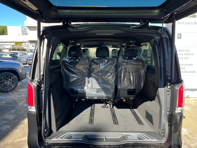 Mercedes-Benz Classe V nuova a Pescara (7)