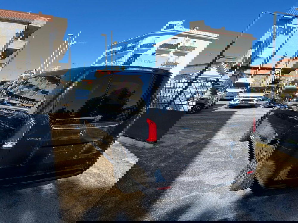 Mercedes-Benz Classe V nuova a Pescara (9)