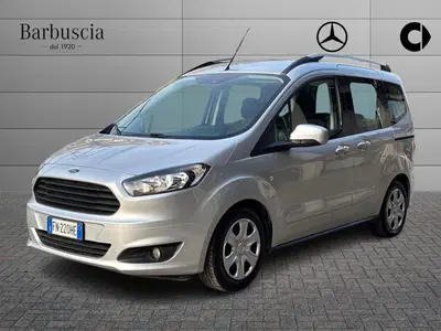 Ford Tourneo Courier 1.5 TDCI 75 CV Sport del 2018 usata a Montesilvano
