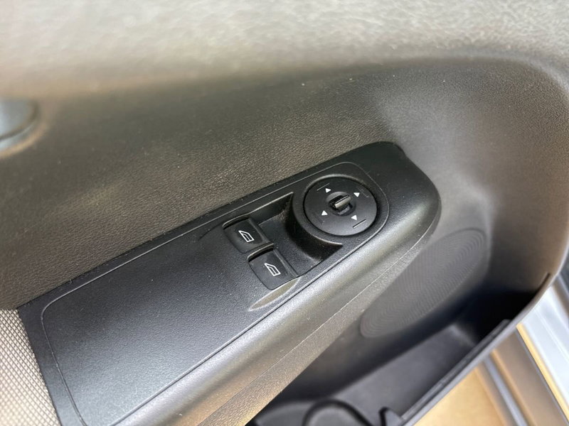 Ford Tourneo Courier usata a Pescara (12)