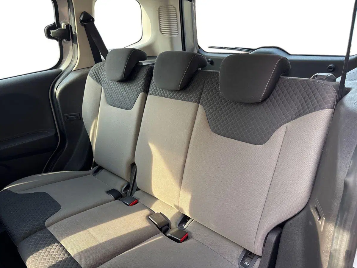 Ford Tourneo Courier usata a Pescara (13)