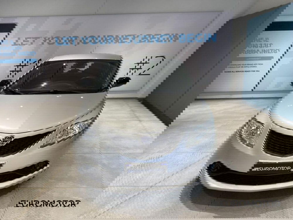 Lancia Ypsilon usata a Bari (2)