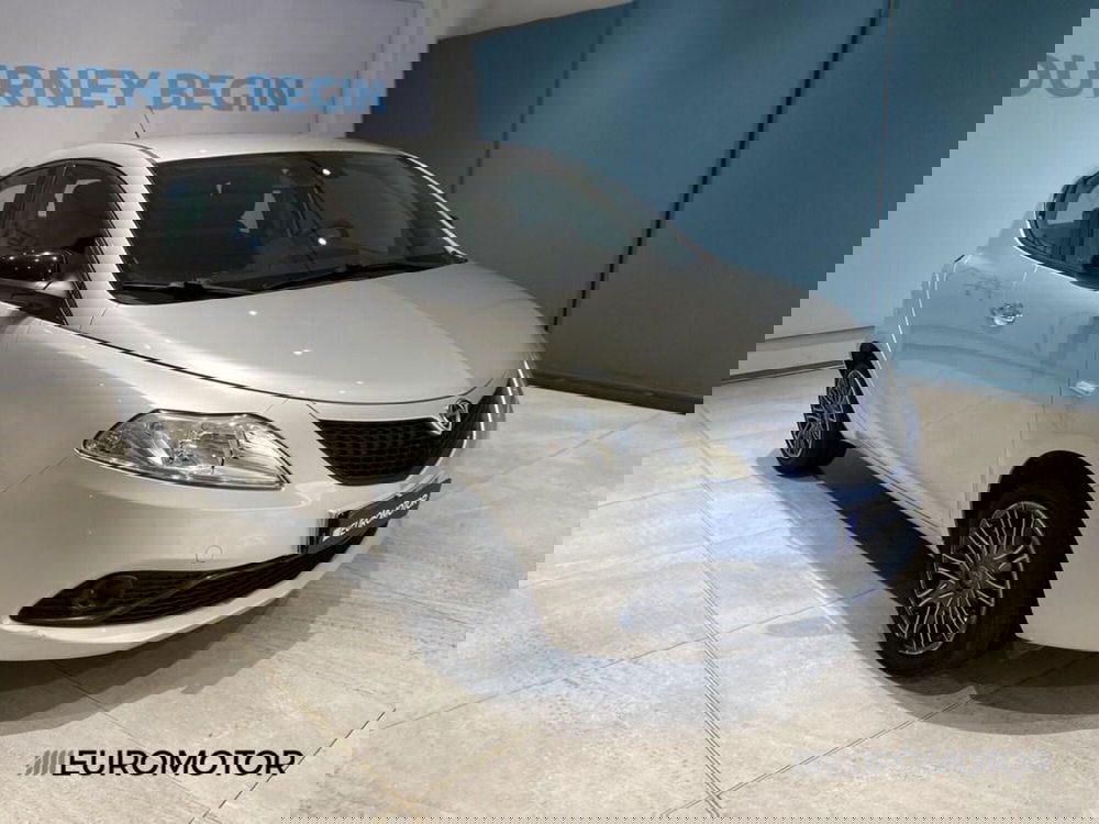 Lancia Ypsilon usata a Bari (3)