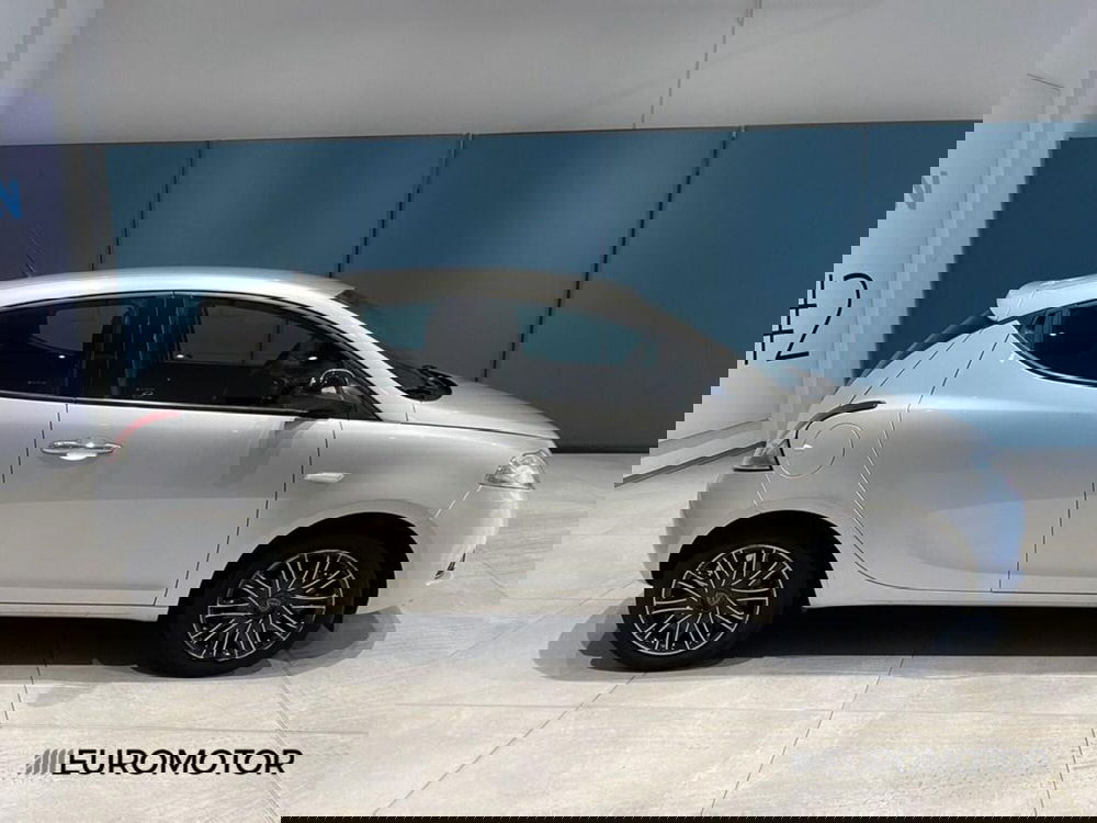 Lancia Ypsilon usata a Bari (4)