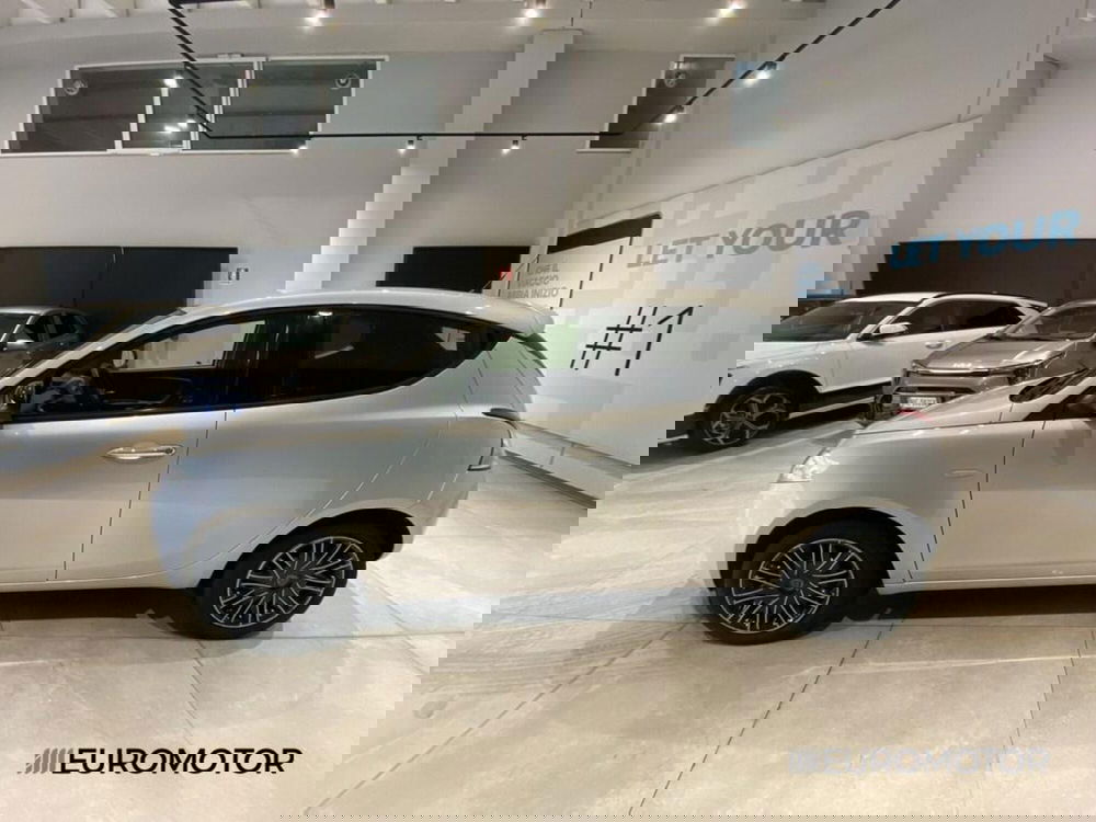 Lancia Ypsilon usata a Bari (8)