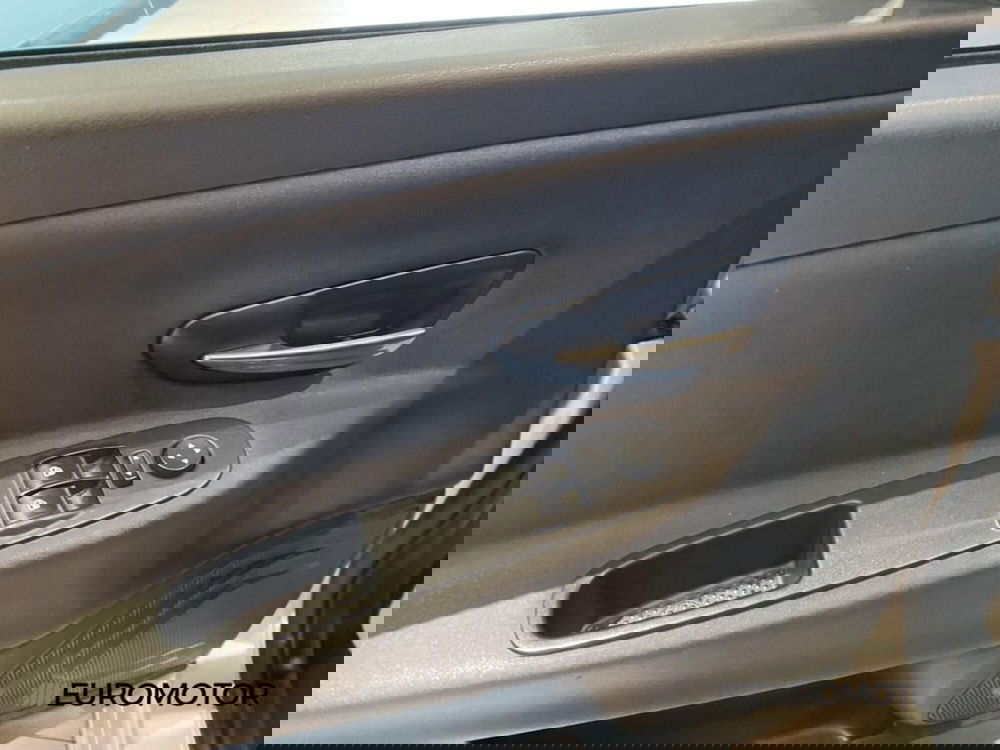 Lancia Ypsilon usata a Bari (9)