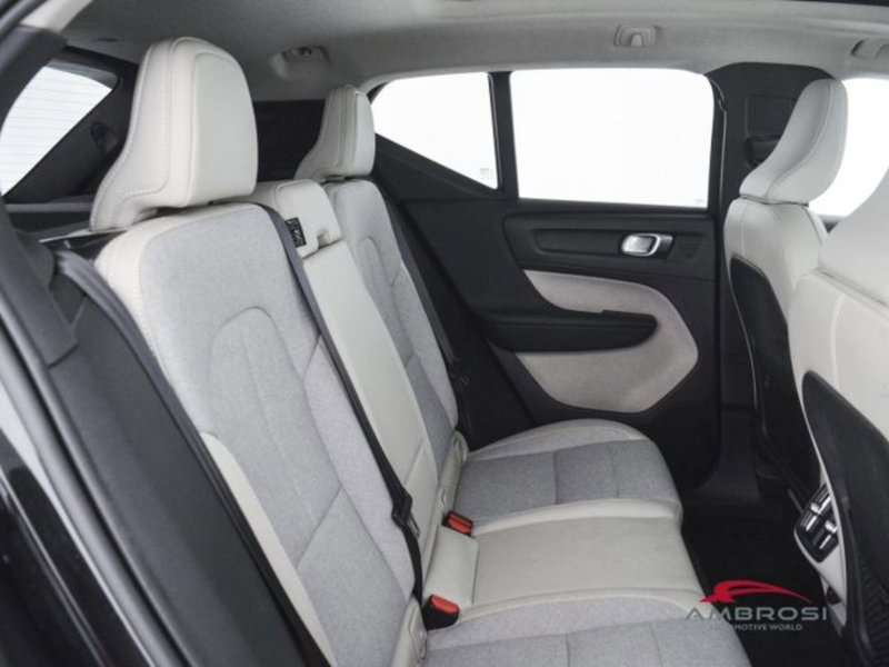 Volvo XC40 usata a Perugia (11)