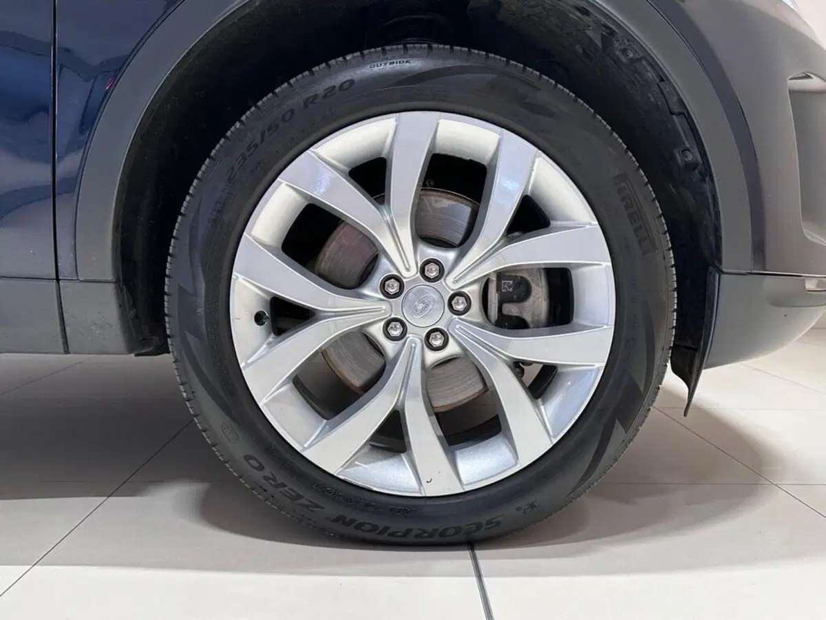 Land Rover Discovery Sport usata a Varese (9)