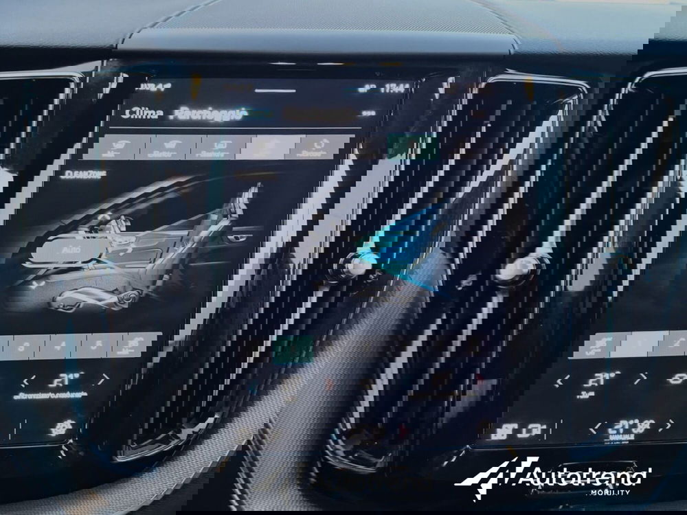 Volvo XC60 usata a Bari (12)