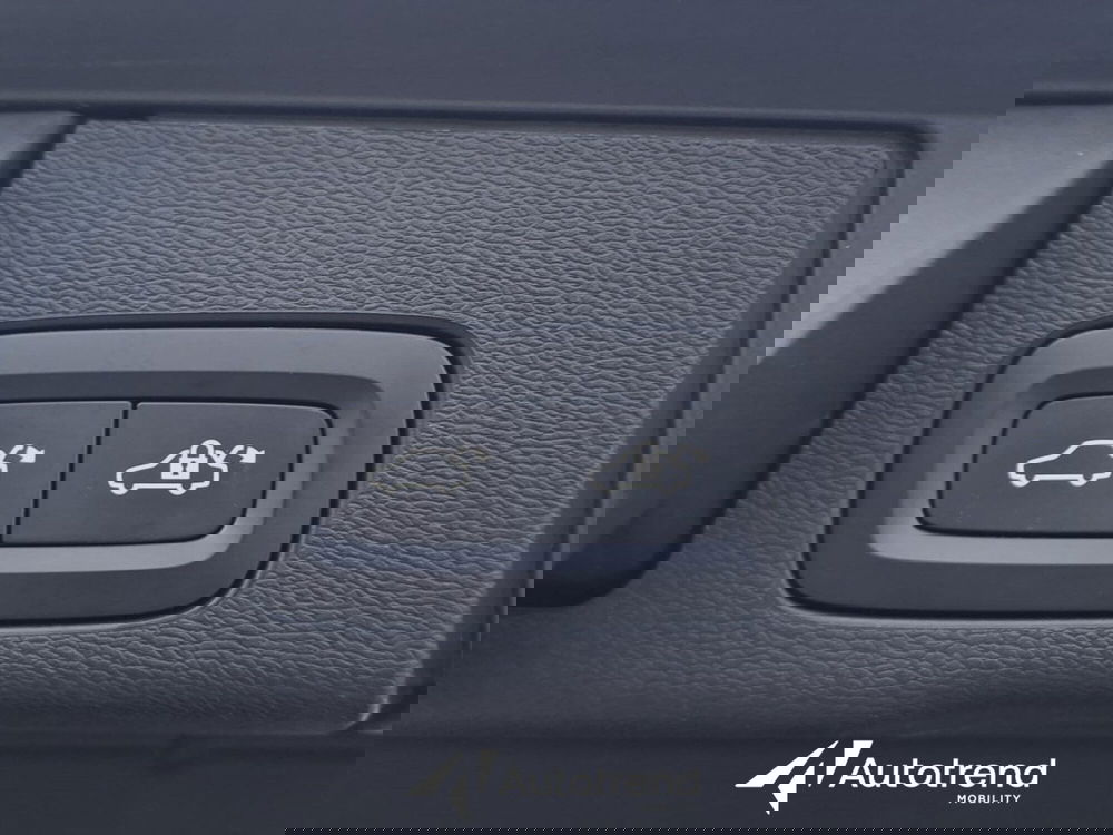 Volvo XC60 usata a Bari (15)