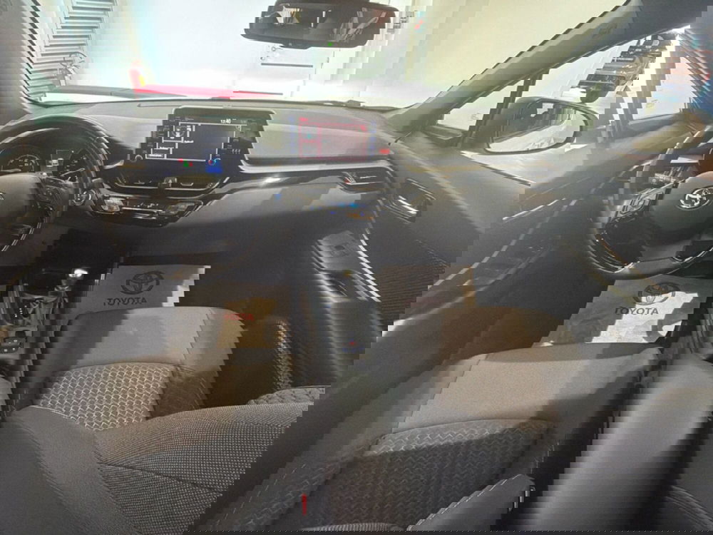 Toyota Toyota C-HR usata a Catania (10)