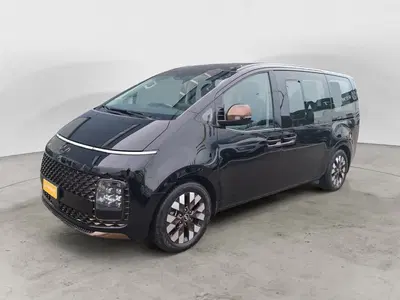Hyundai Staria 2.2 Luxury awd auto del 2024 usata a Civitanova Marche