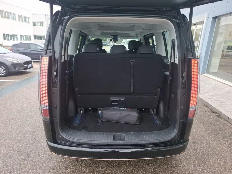 Hyundai Staria usata a Macerata (13)