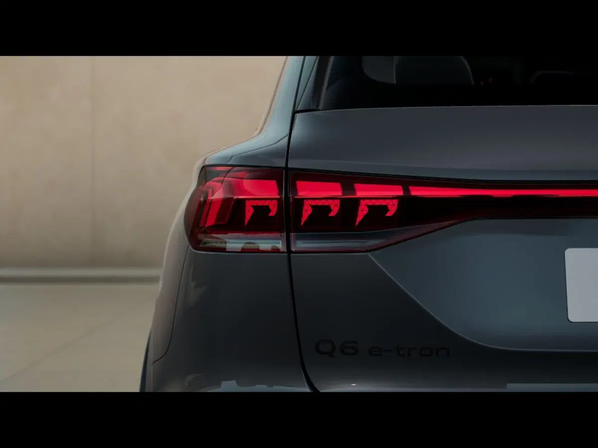 Audi Q6 Sportback nuova a Livorno (7)