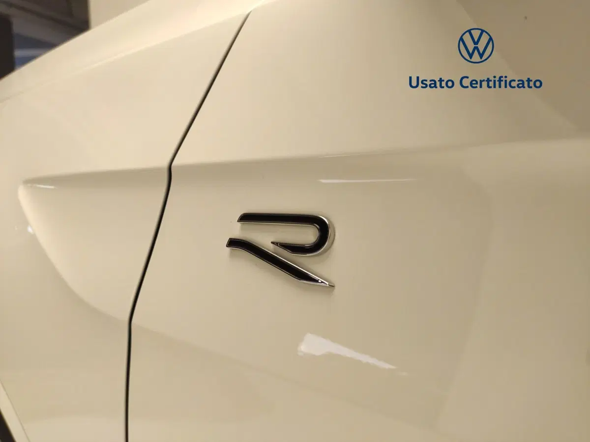 Volkswagen T-Cross usata a Avellino (11)