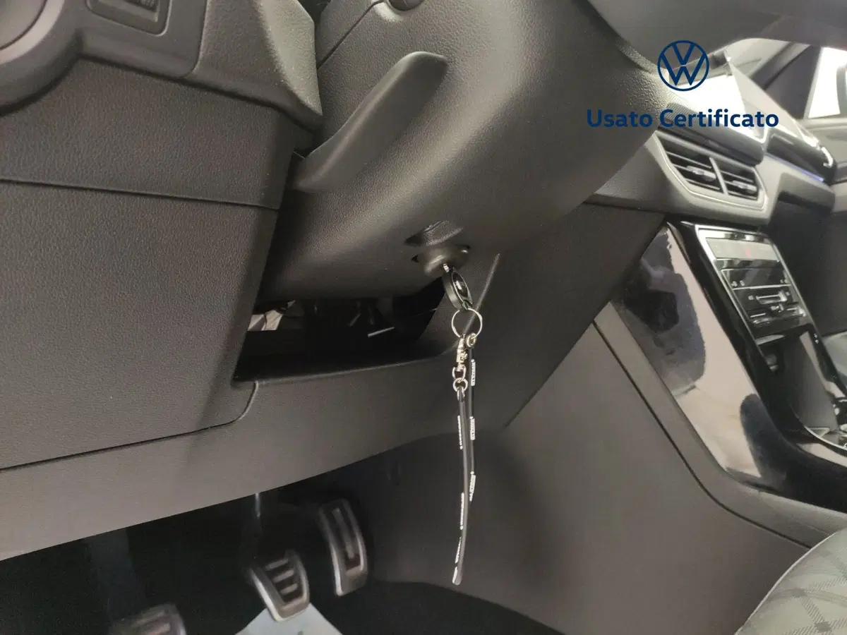 Volkswagen T-Cross usata a Avellino (19)