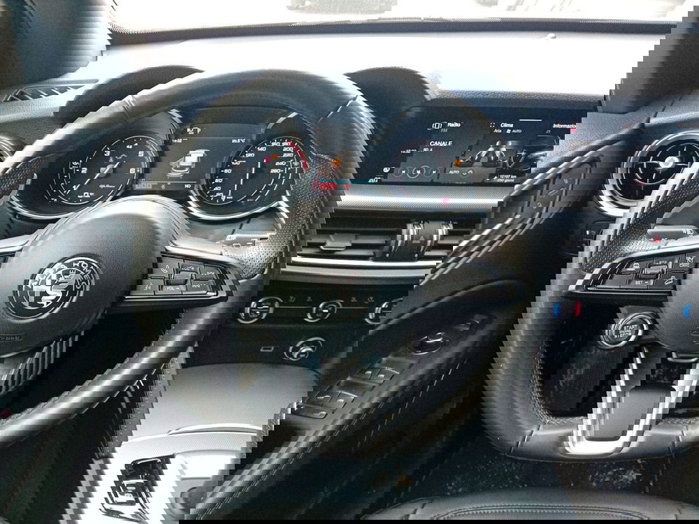 Alfa Romeo Stelvio usata a Pordenone (13)