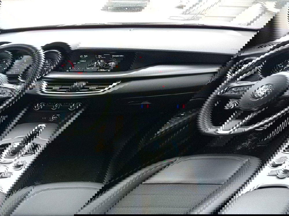 Alfa Romeo Stelvio usata a Pordenone (14)