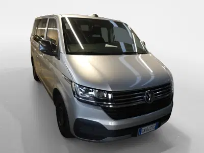 Volkswagen Multivan 2.0 TDI 150CV Comfortline del 2023 usata a Torino