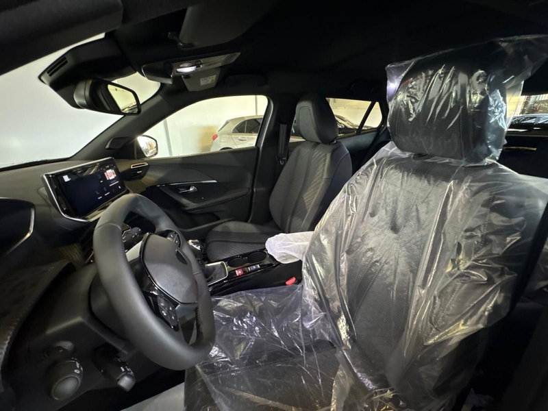Peugeot 2008 nuova a Monza e Brianza (12)