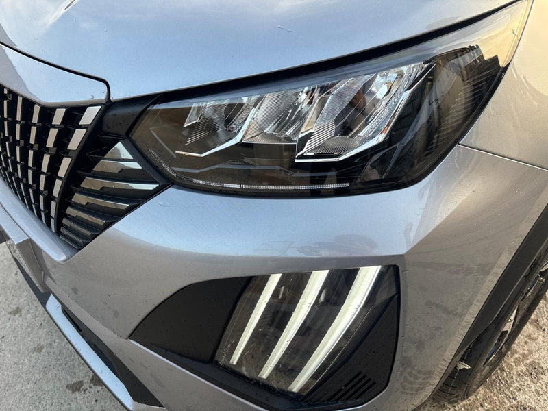 Peugeot 2008 nuova a Monza e Brianza (18)