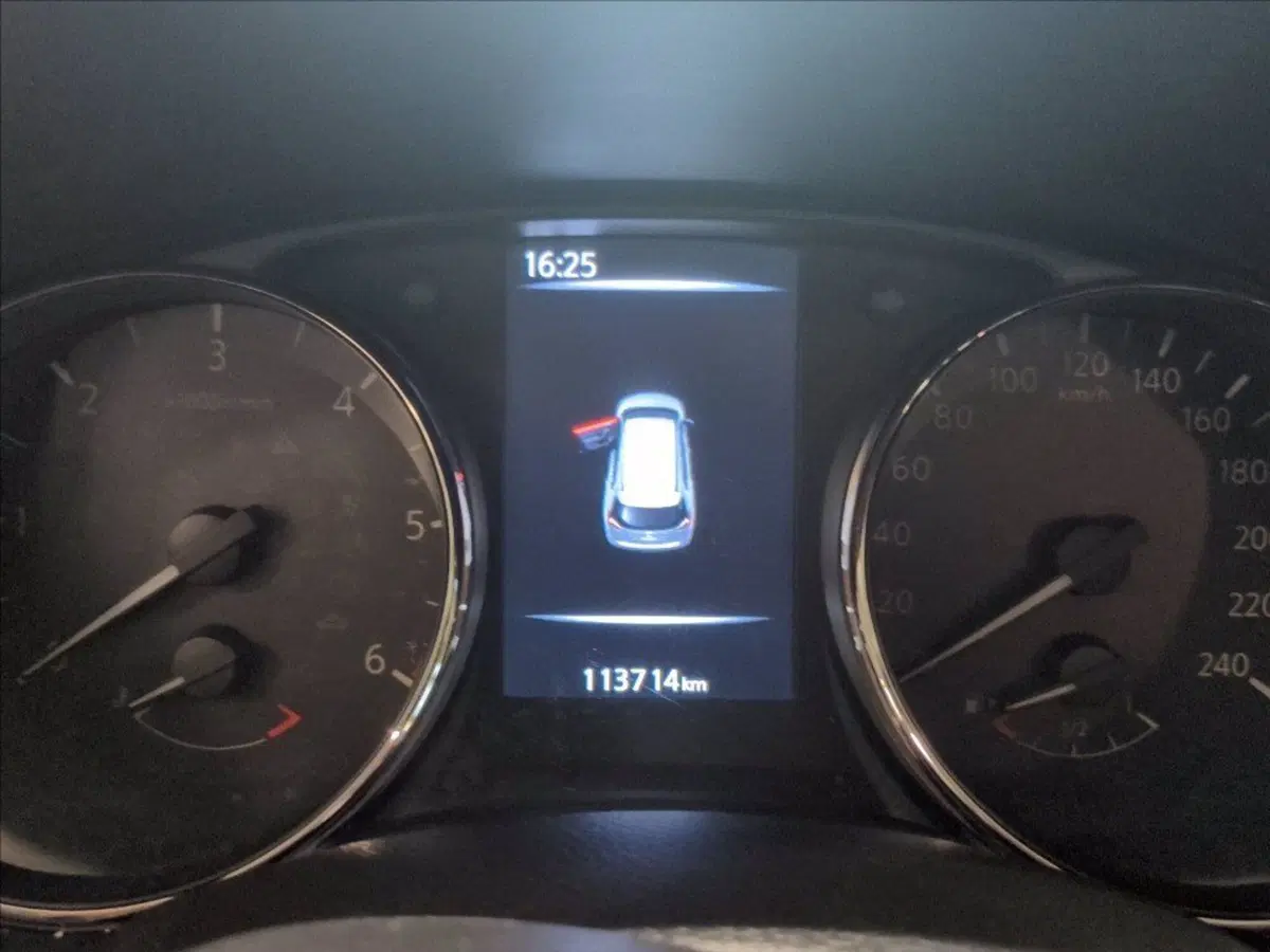 Nissan X-Trail usata a Milano (11)