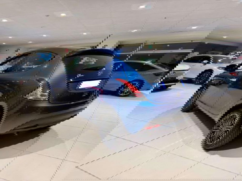Lancia Ypsilon usata a Savona (7)