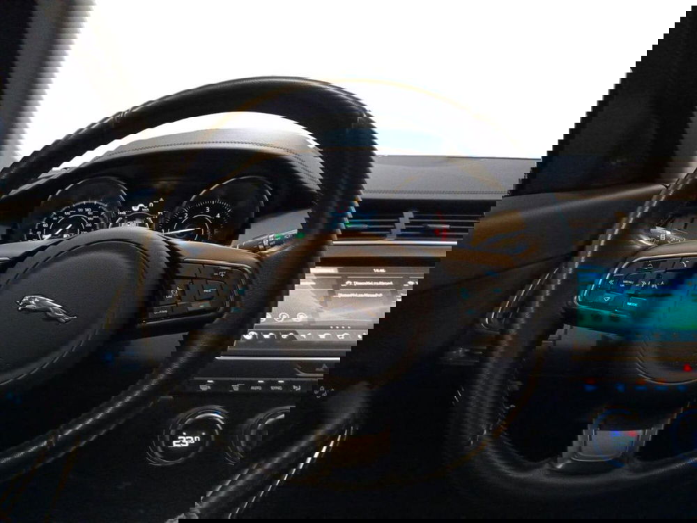 Jaguar E-Pace usata a Varese (13)