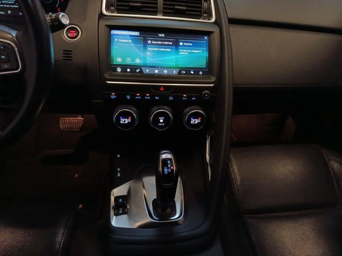 Jaguar E-Pace usata a Varese (15)