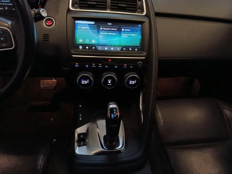 Jaguar E-Pace usata a Varese (15)
