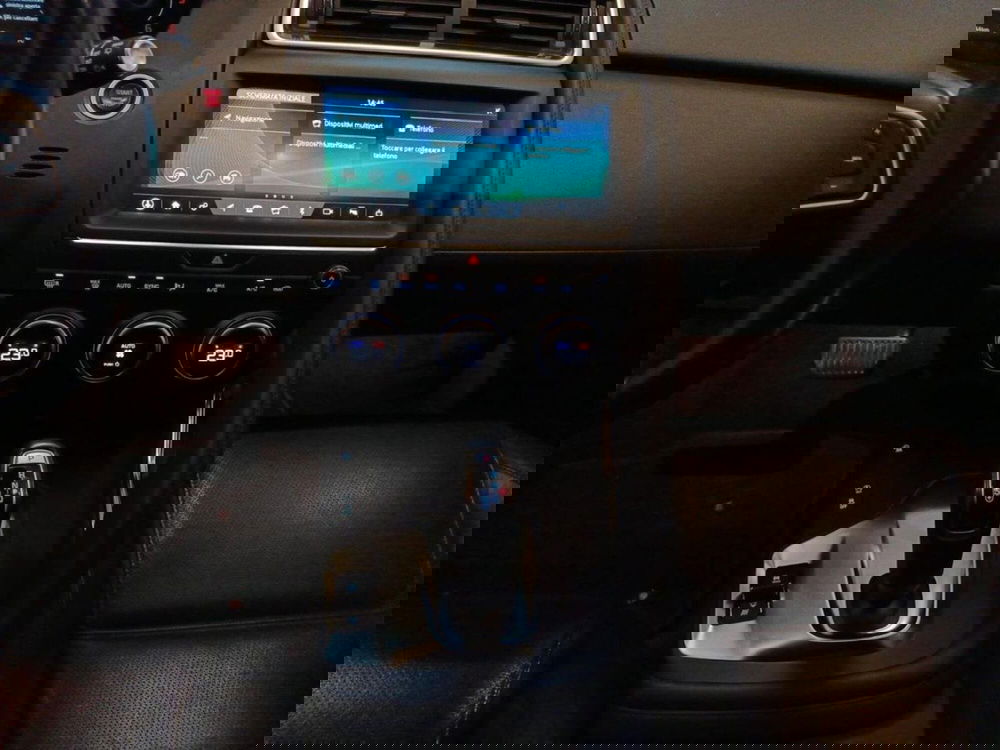 Jaguar E-Pace usata a Varese (15)