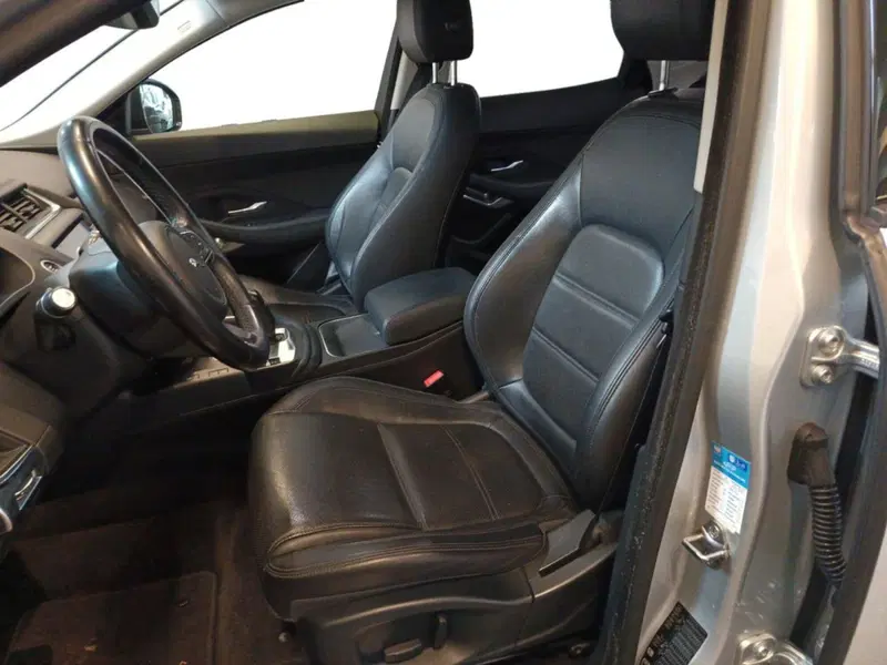 Jaguar E-Pace usata a Varese (8)
