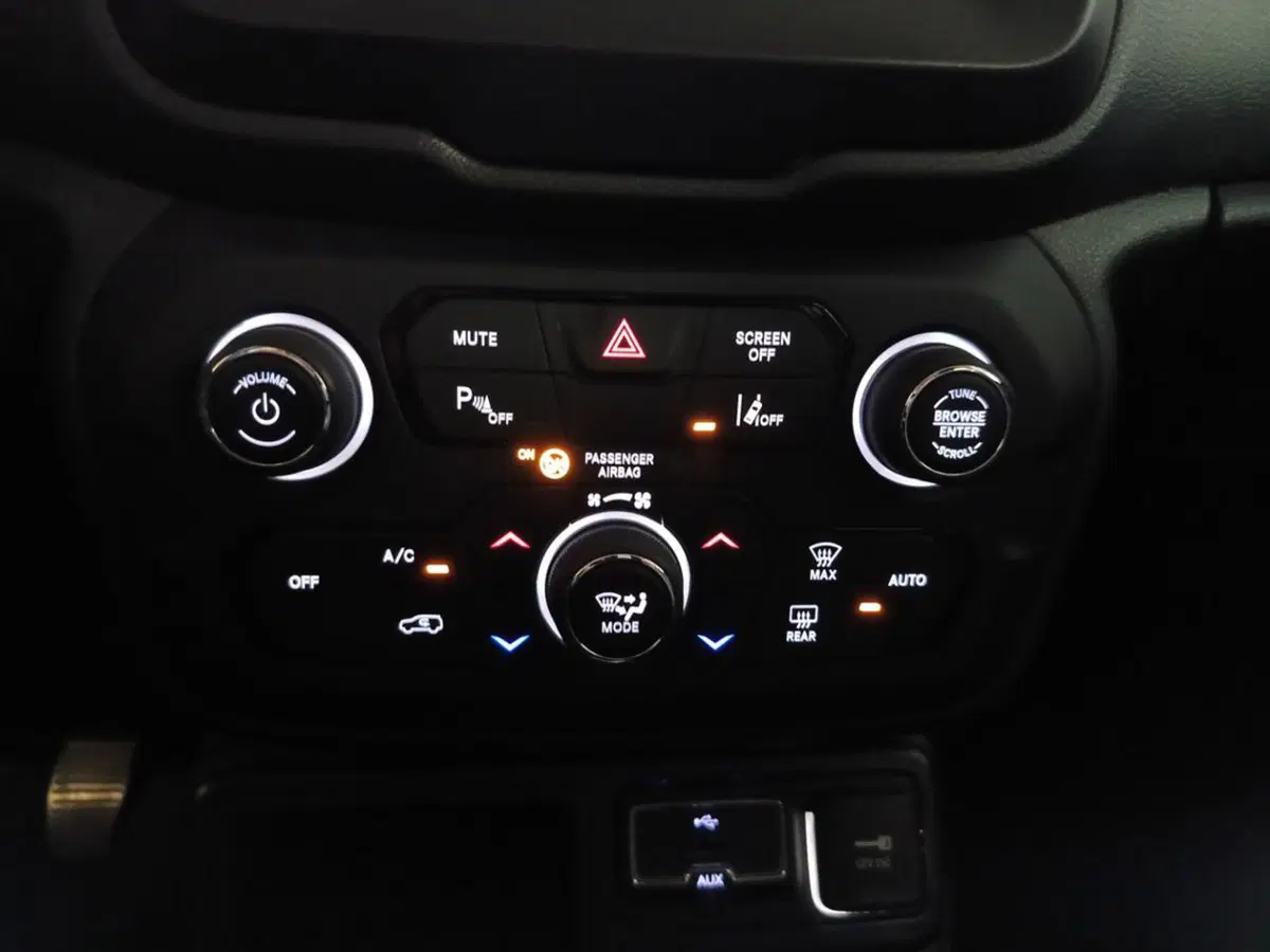 Jeep Renegade usata a Varese (14)
