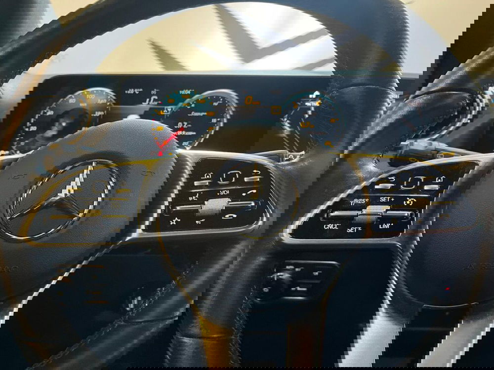 Mercedes-Benz GLA SUV usata a Varese (14)