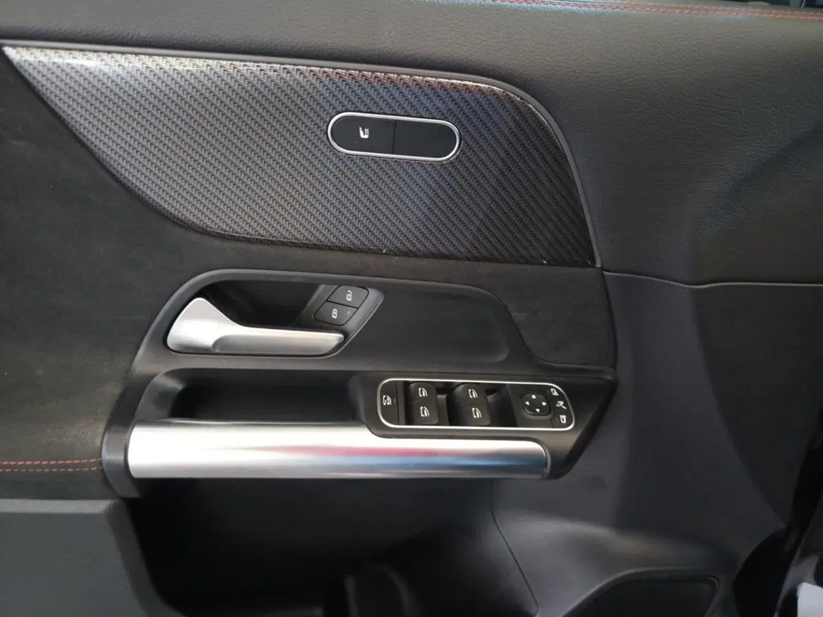Mercedes-Benz GLA SUV usata a Varese (11)