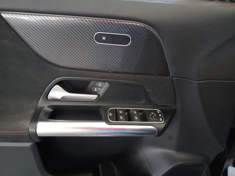 Mercedes-Benz GLA SUV usata a Varese (11)
