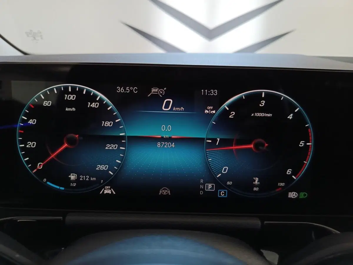 Mercedes-Benz GLA SUV usata a Varese (13)