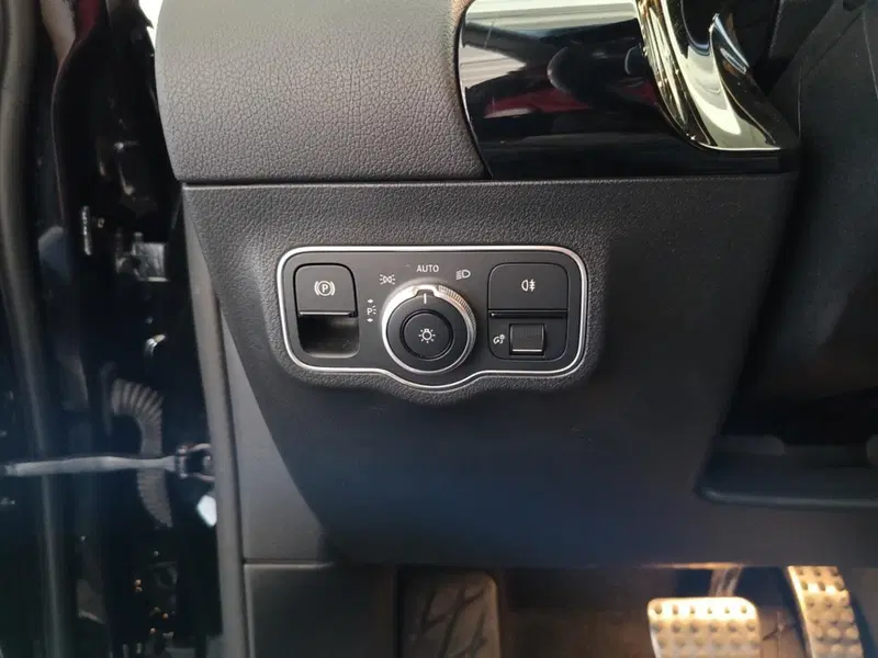 Mercedes-Benz GLA SUV usata a Varese (16)