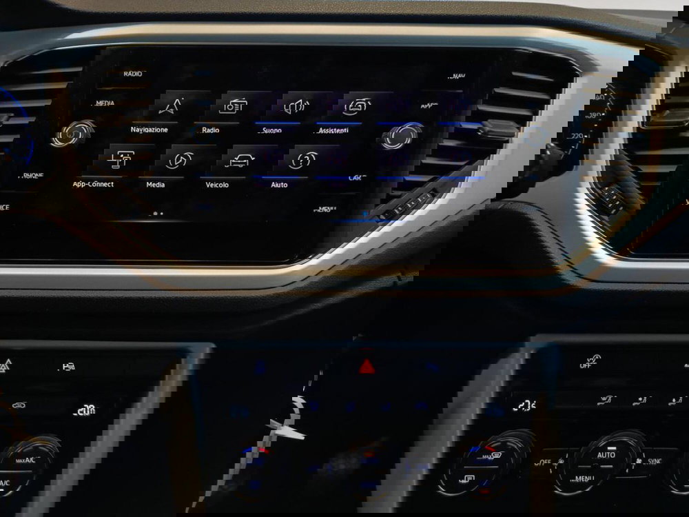 Volkswagen T-Roc Cabrio usata a Varese (13)