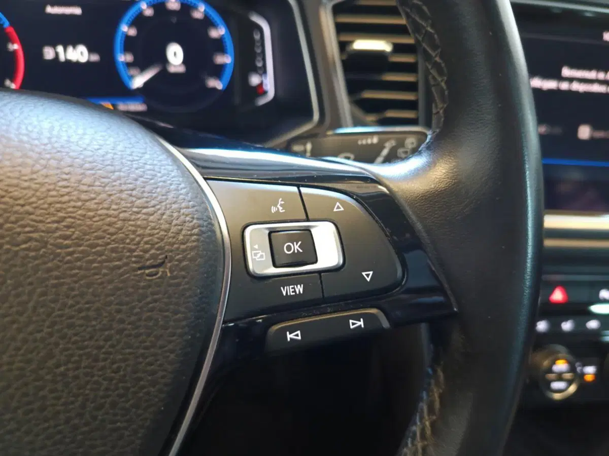 Volkswagen T-Roc usata a Varese (17)