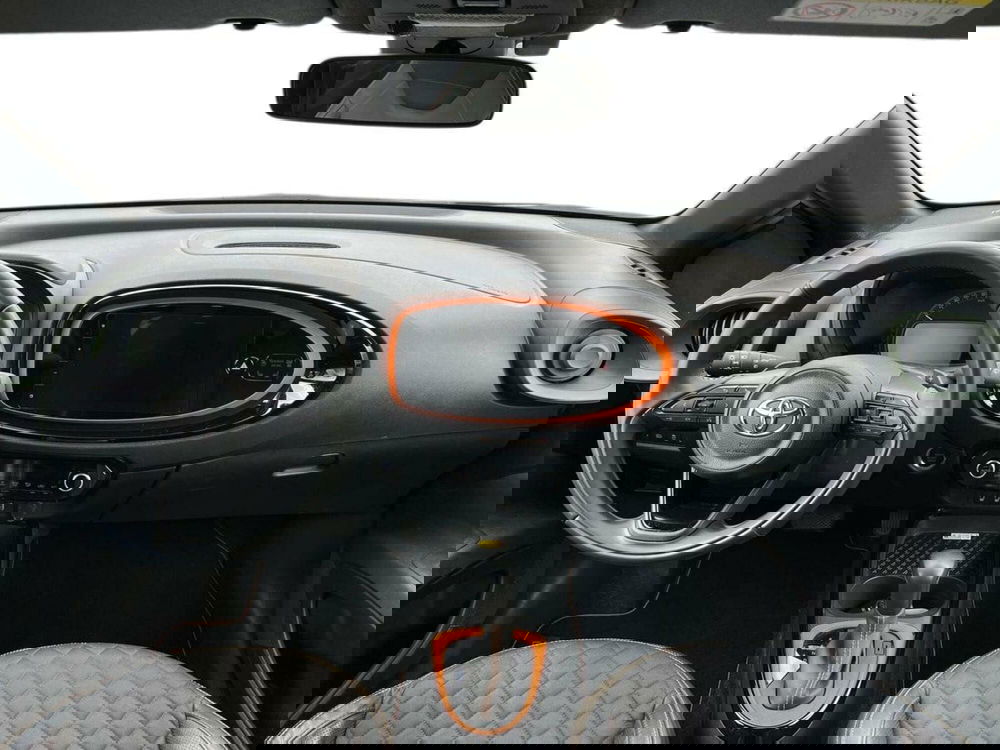 Toyota Aygo X usata a Sondrio (8)