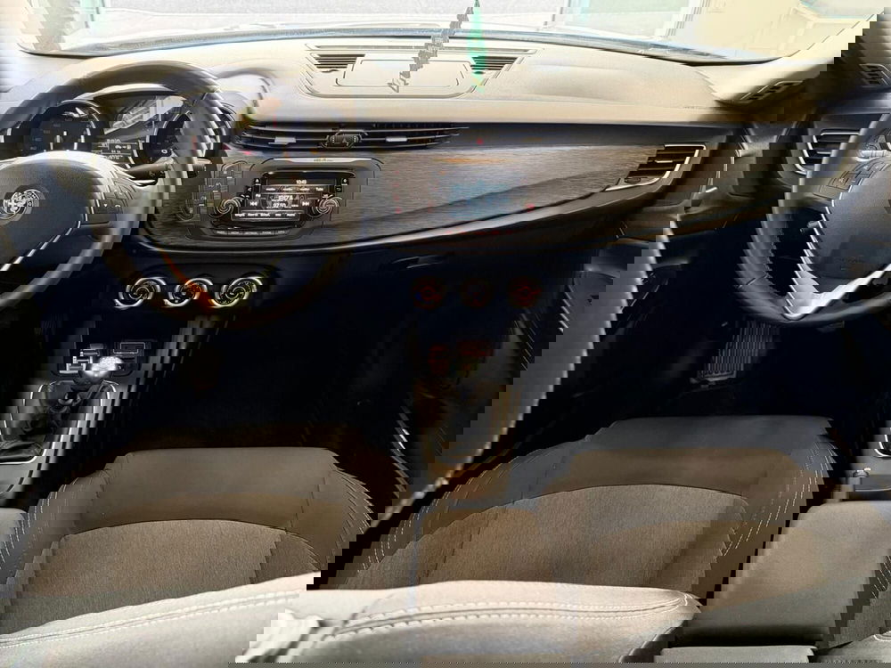 Alfa Romeo Giulietta usata a Napoli (8)