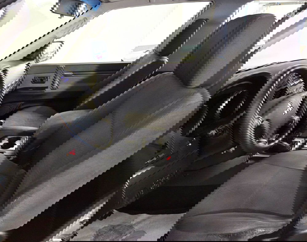 Mitsubishi Pajero usata a Pavia (7)