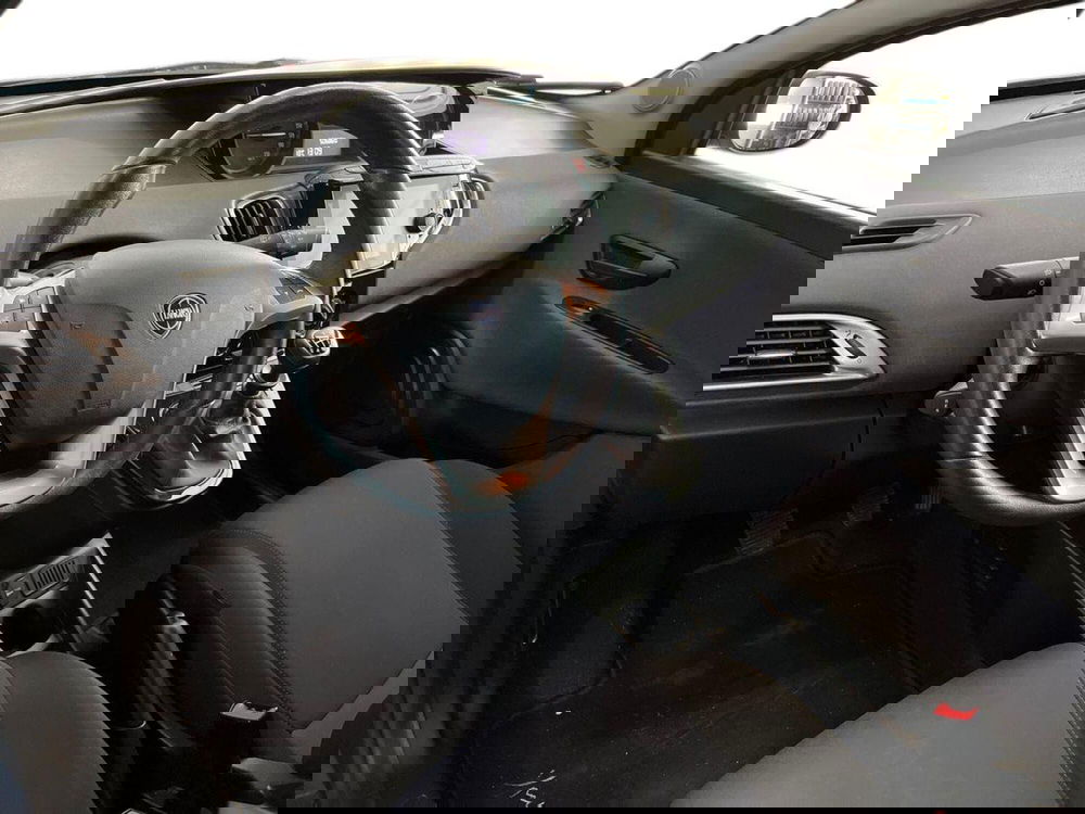 Lancia Ypsilon usata a Matera (10)