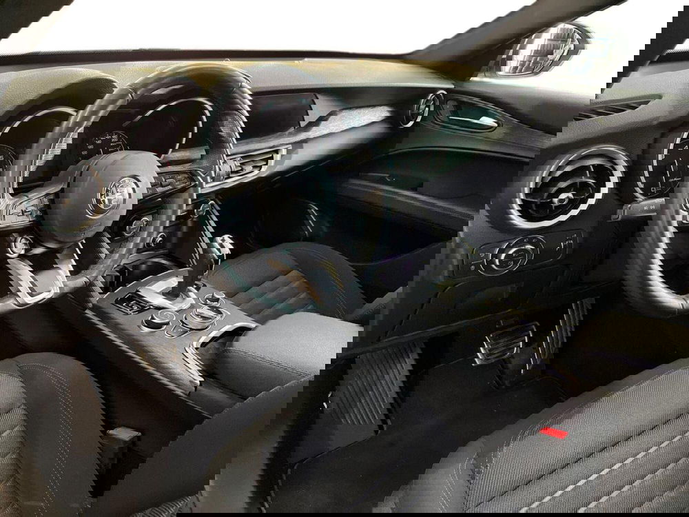 Alfa Romeo Stelvio usata a Bari (10)