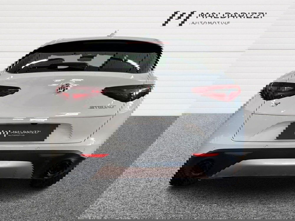 Alfa Romeo Stelvio usata a Bari (3)