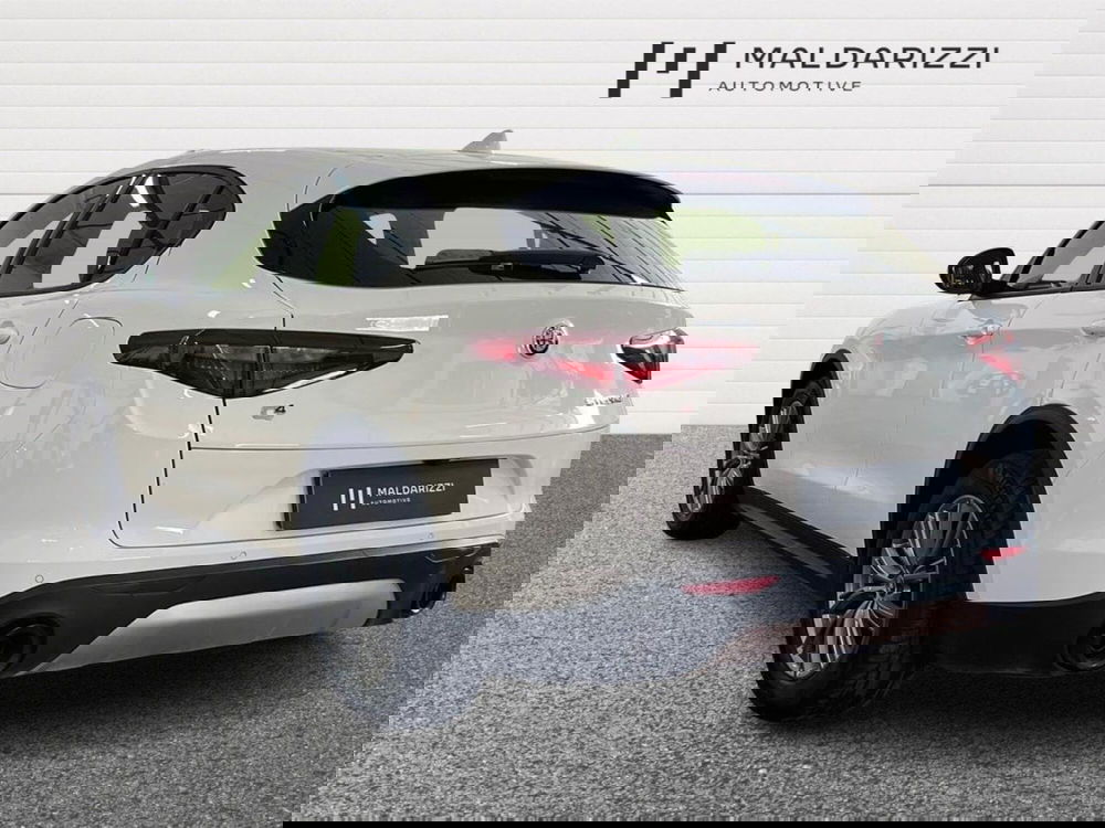 Alfa Romeo Stelvio usata a Bari (4)